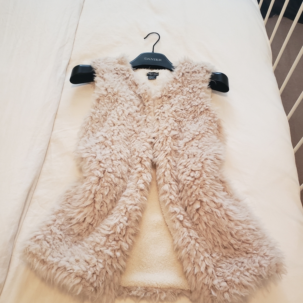 FAUX FUR vest